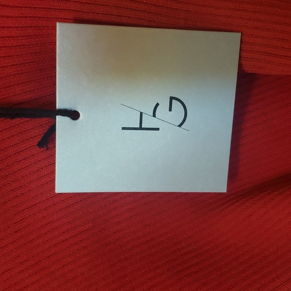 Red Crop-Top Sweater - Picture 5 of 6